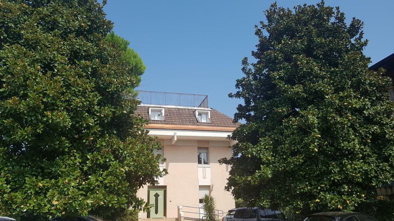 La Magnolia Apartments Violet Desenzano del Garda Ngoại thất bức ảnh